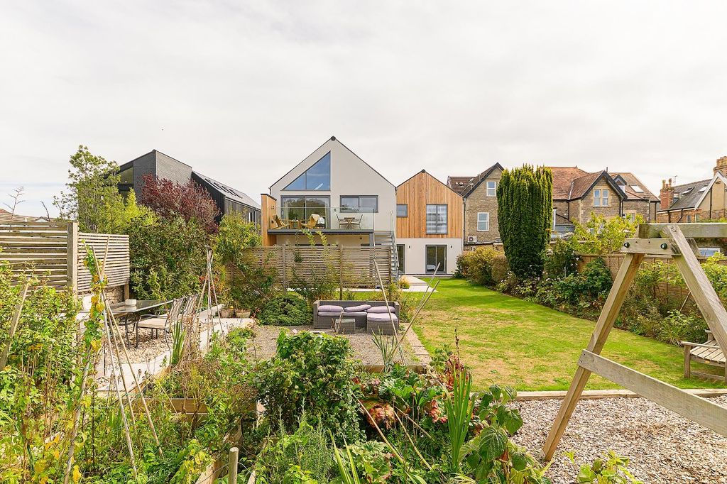 Property photo 2 of 41 4T7Acn - External E.Jpg