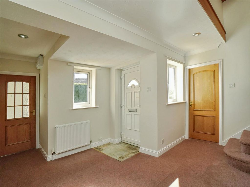 Property photo 2 of 22 Entrance Hall