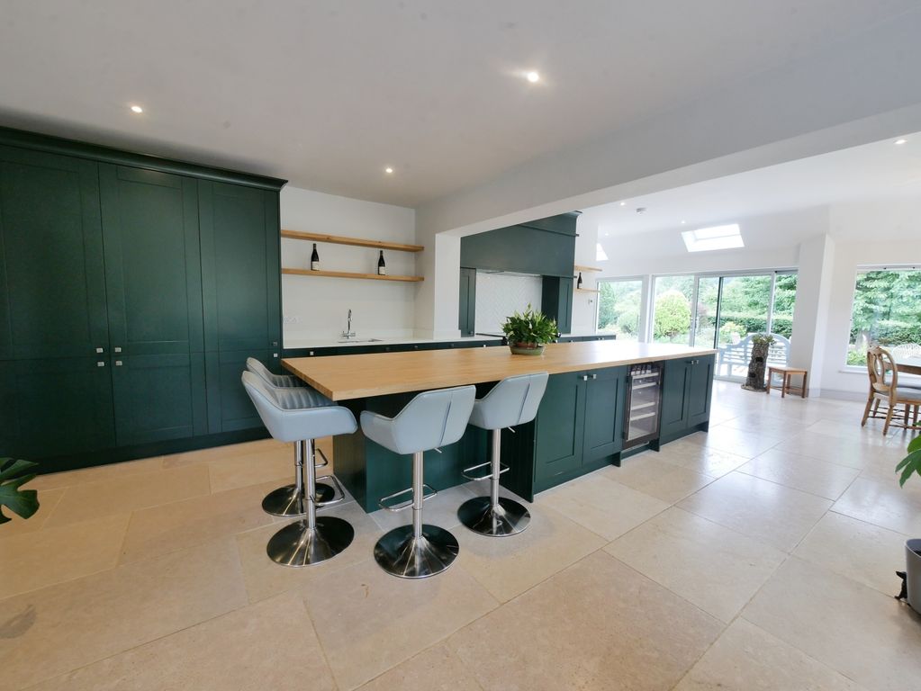 Property photo 2 of 19 Kitchen