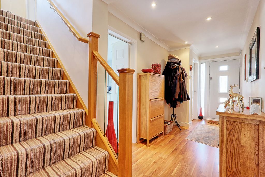 Property photo 2 of 33