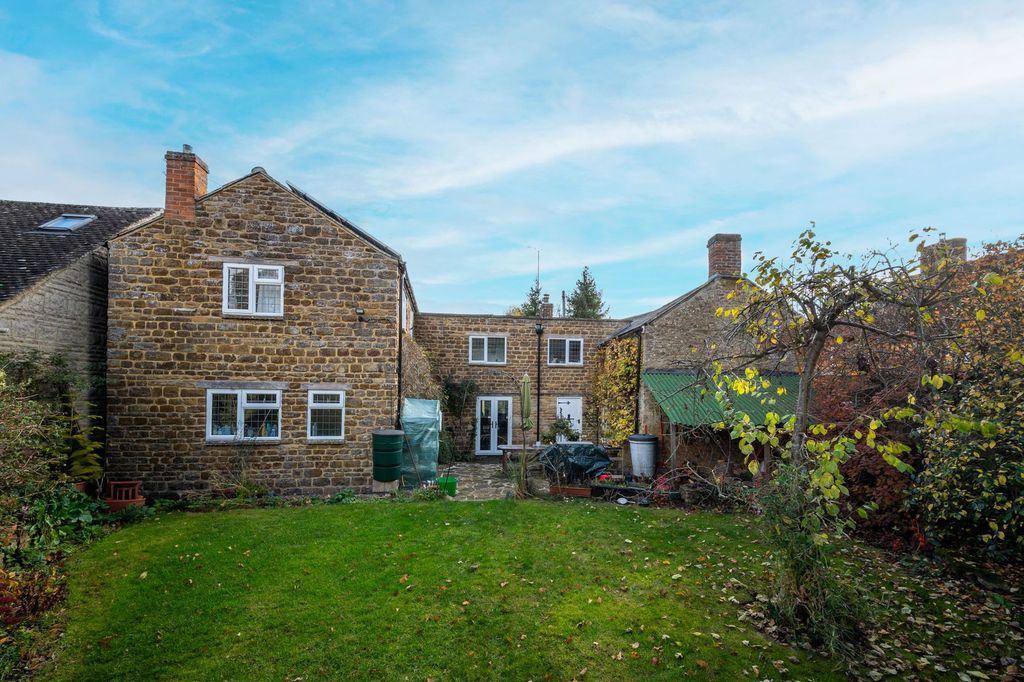 Property photo 2 of 20