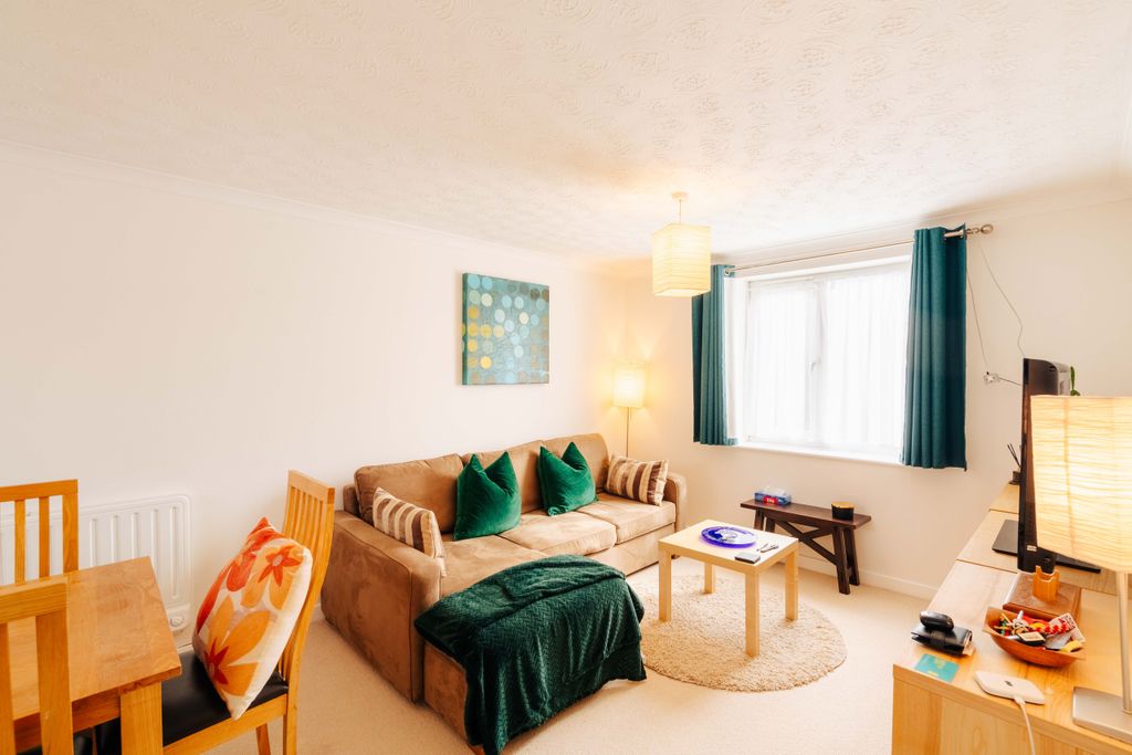 Property photo 1 of 8 6