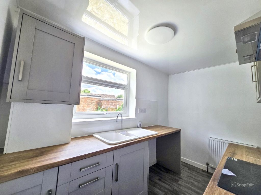 Property photo 3 of 11 105 Ivyfield Road, Birmingham, West Midlands B23 7Hr