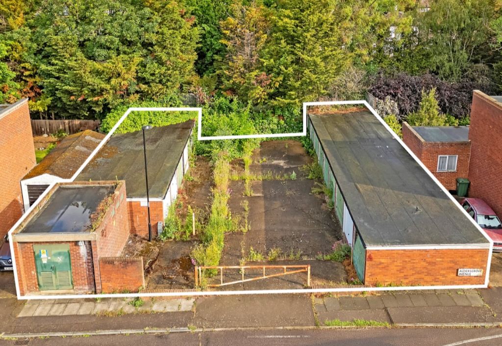 Property photo 2 of 8 5208171