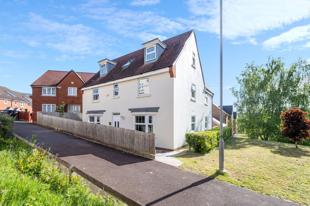 Property photo 2 of 16
