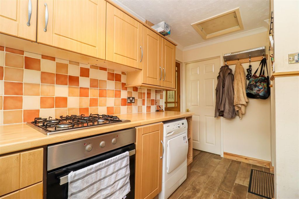 Property photo 3 of 9 Kitchen