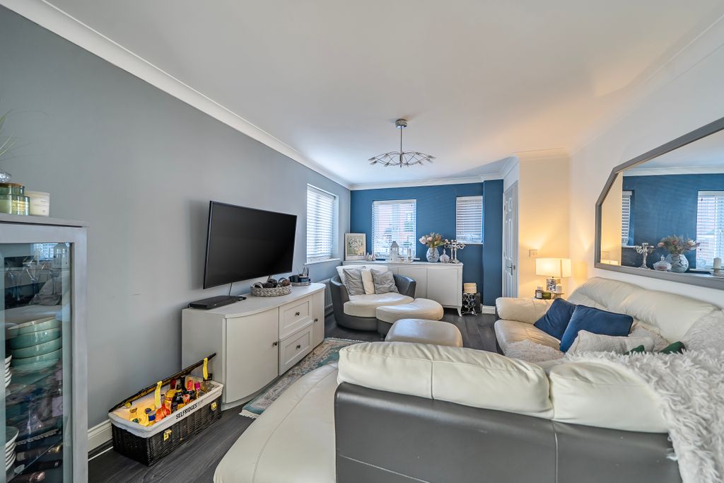 Property photo 2 of 17 139631018696A5Aaeaba01