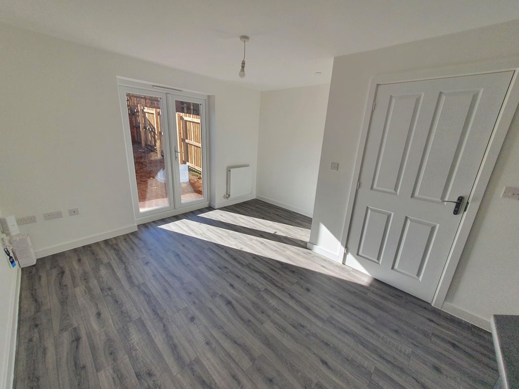 Property photo 3 of 10 Living Room