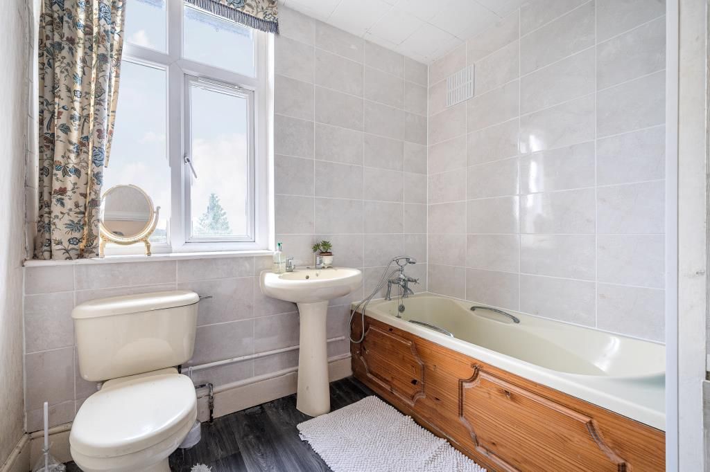 Property photo 2 of 25 Bathroom