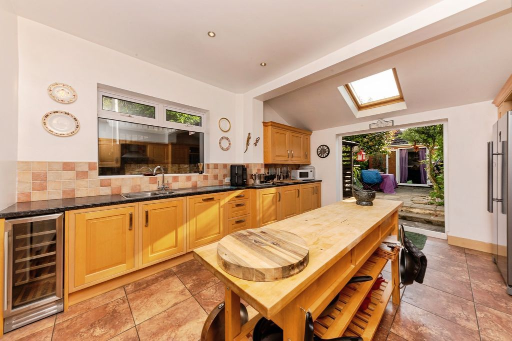 Property photo 2 of 19 Kitchen