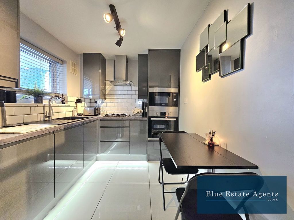 Property photo 2 of 14 Kitchen