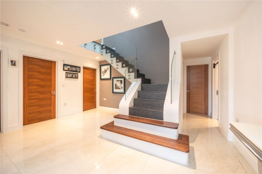 Property photo 3 of 37 Picture No. 26