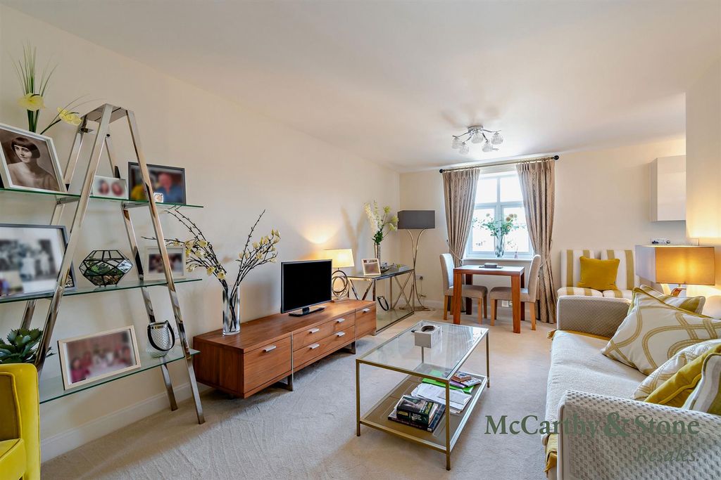 Property photo 1 of 26 8700699-Interior02-800.Jpg