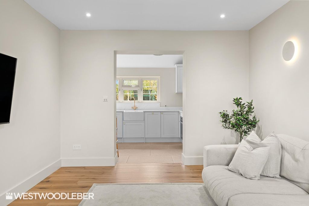 Property photo 3 of 39 Fanshawslane_26.Jpg