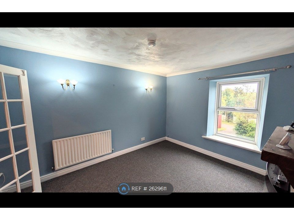 Property photo 3 of 11 Lounge2