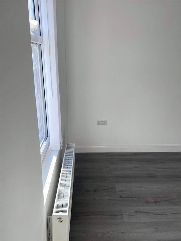 Property photo 2 of 15 Picture No. 08