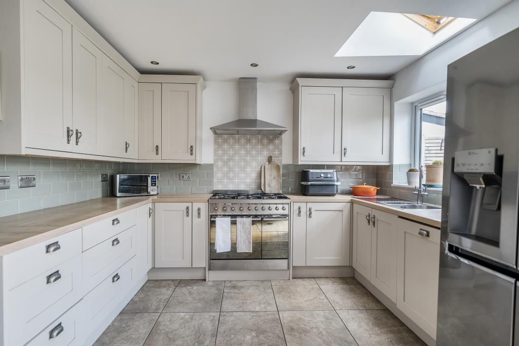 Property photo 3 of 26 Kitchen