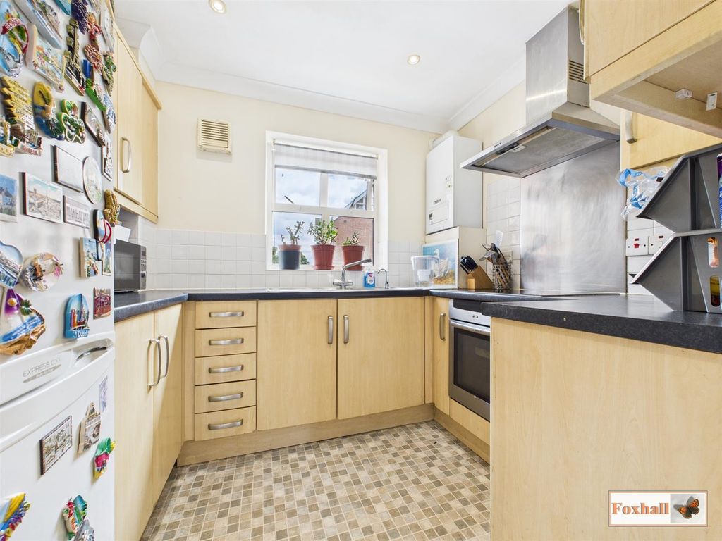 Property photo 3 of 19 Kitchen