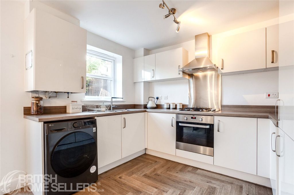 Property photo 2 of 21 Picture No. 23