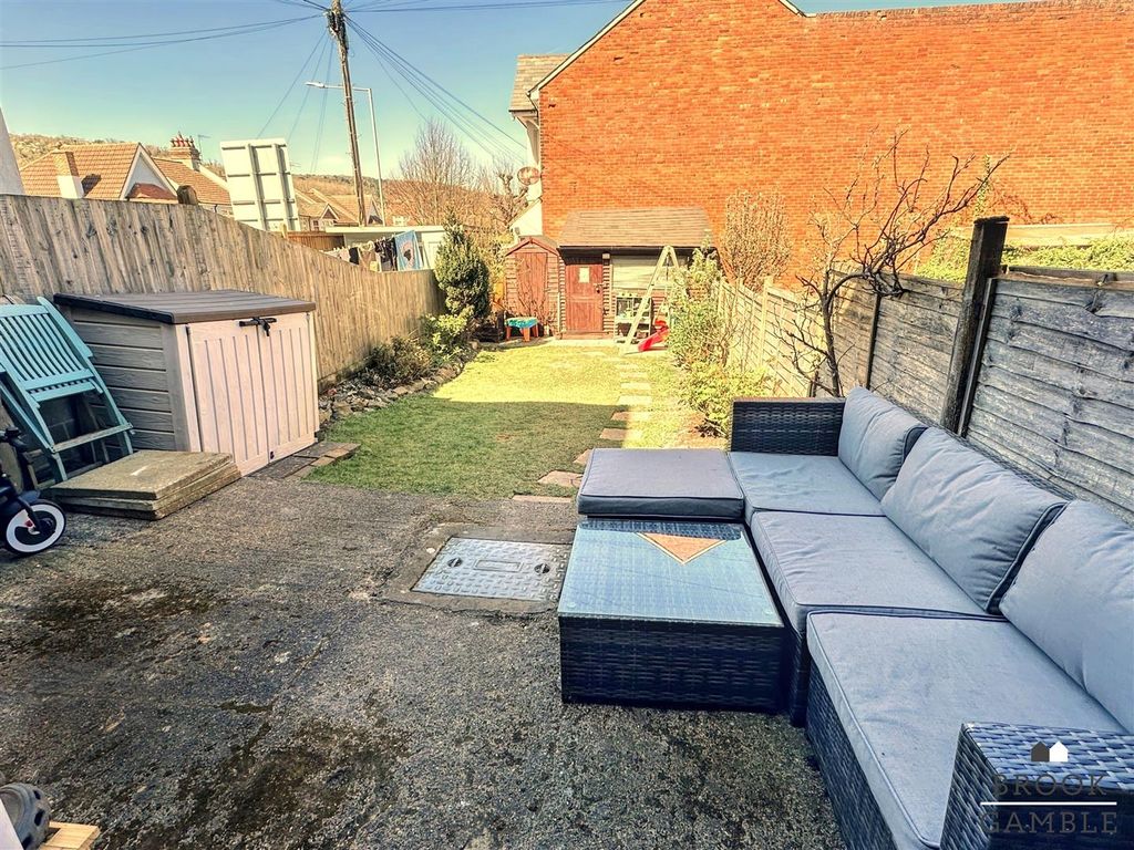 Property photo 3 of 17 01323 438506