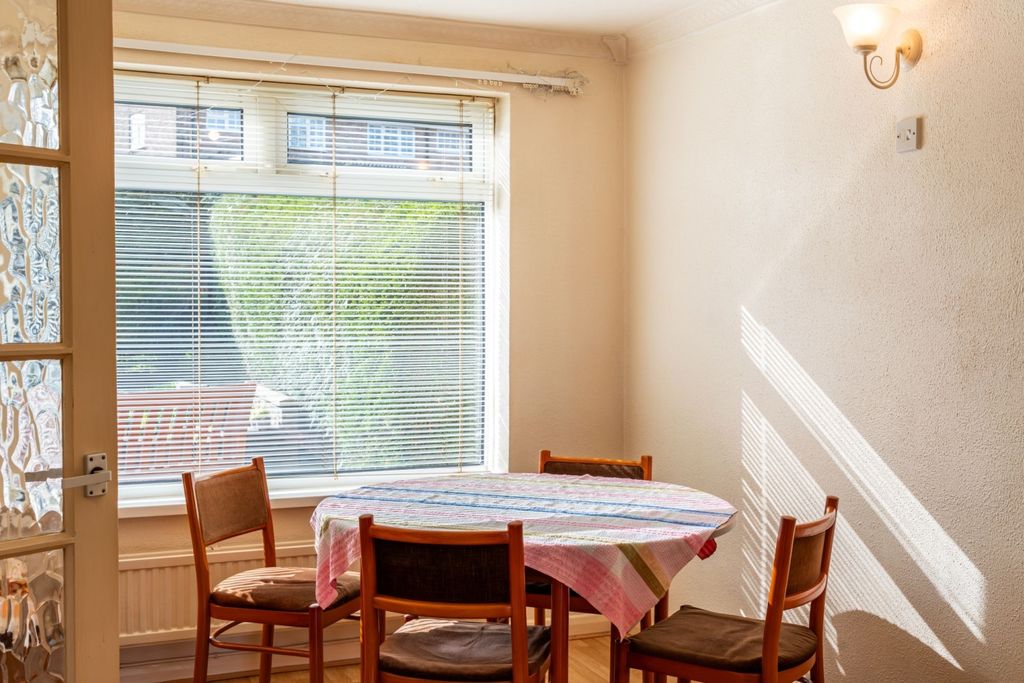 Property photo 3 of 23 Pilton Vale-23