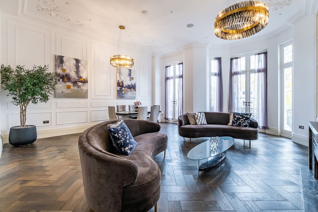 Property photo 2 of 17 Reception