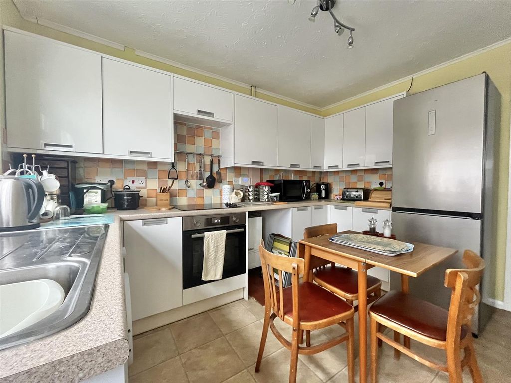Property photo 2 of 13 Kitchen
