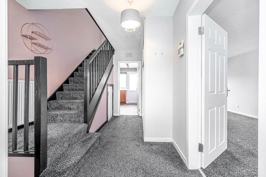 Property photo 3 of 21 Hallway