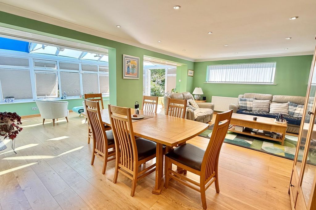 Property photo 2 of 31 Gallery