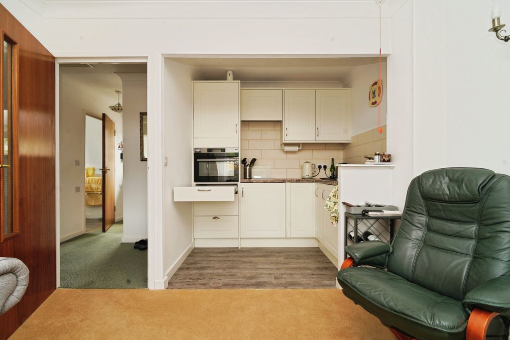 Property photo 3 of 11 Lounge