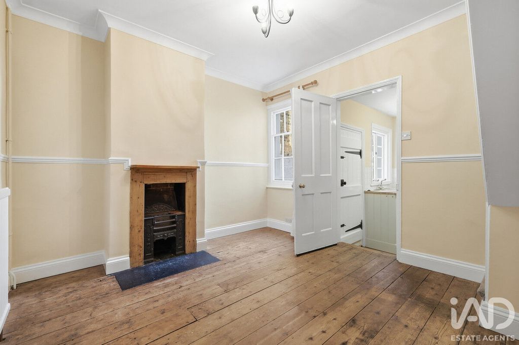 Property photo 3 of 13