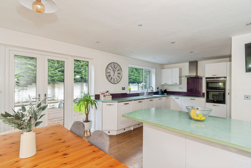 Property photo 2 of 20 Pbox-Img.Jpg