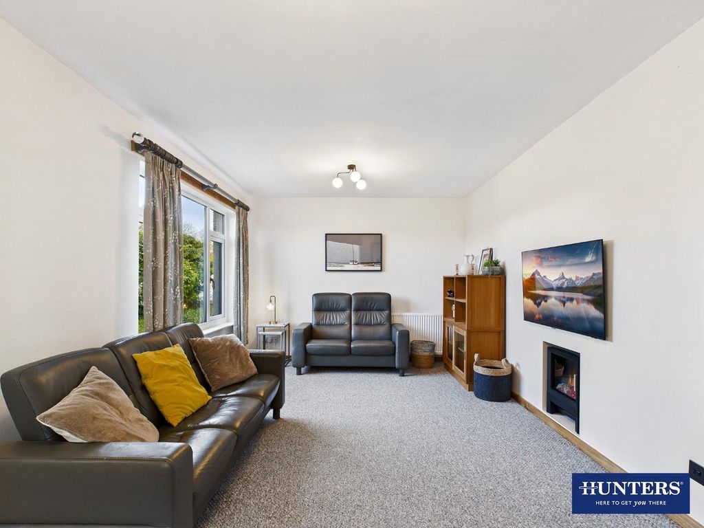 Property photo 2 of 22 Living Room