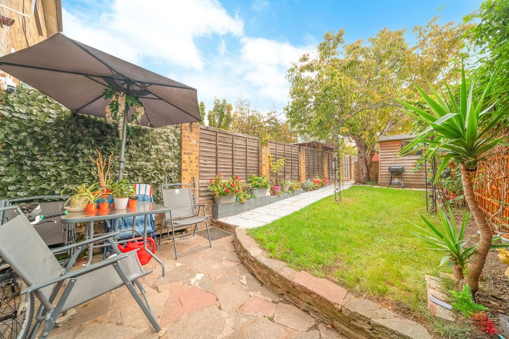 Property photo 1 of 12 Garden