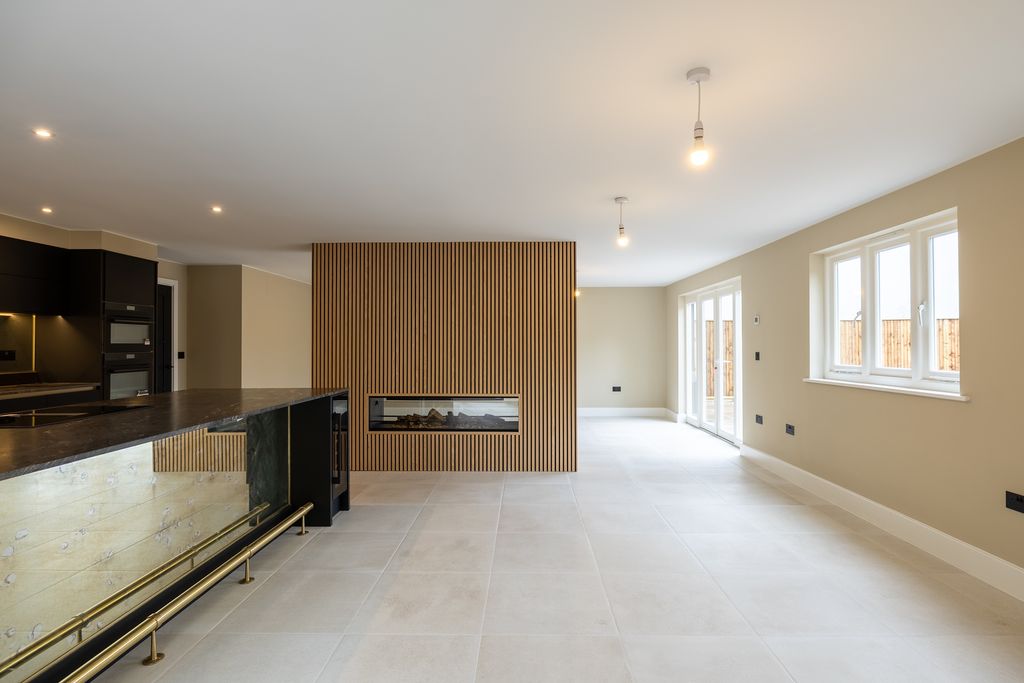 Property photo 2 of 34 7Bonningtonb