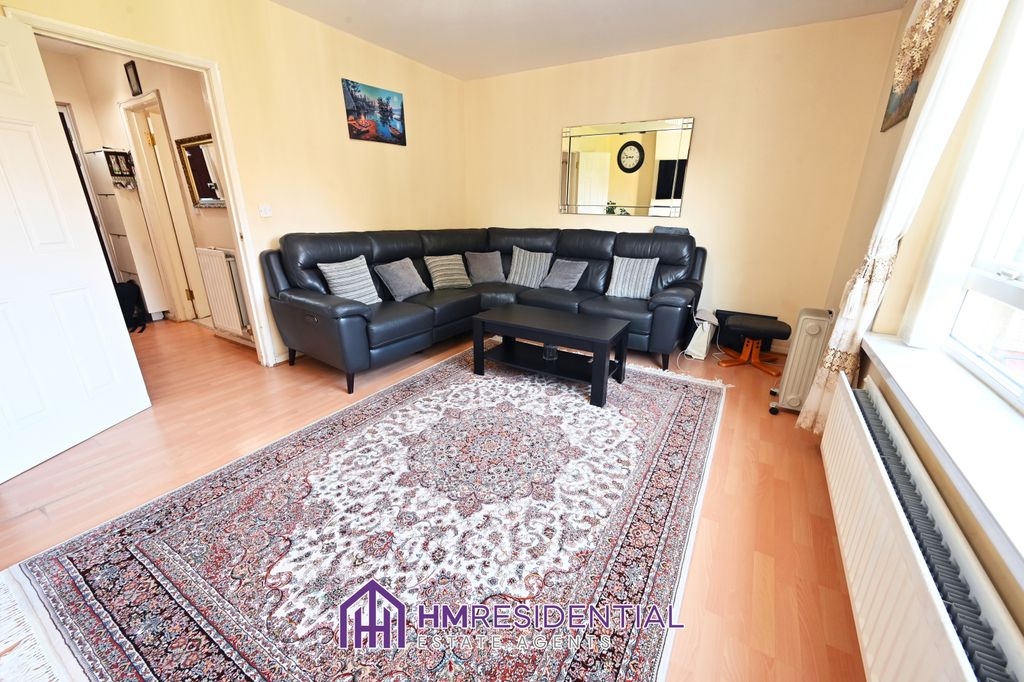 Property photo 3 of 9 Gallery