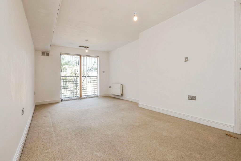 Property photo 3 of 20 Pbox-Img.Jpg