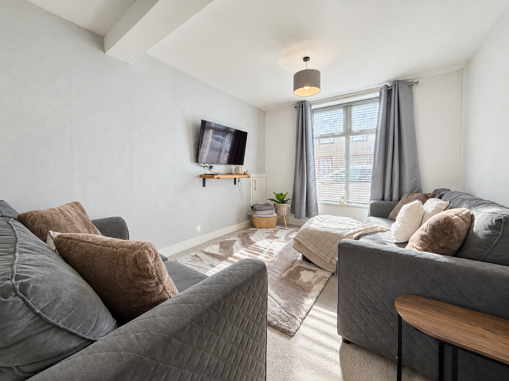 Property photo 2 of 16 E5965F9E-1909-4Aab-B5Be-246B0D5F39Eb