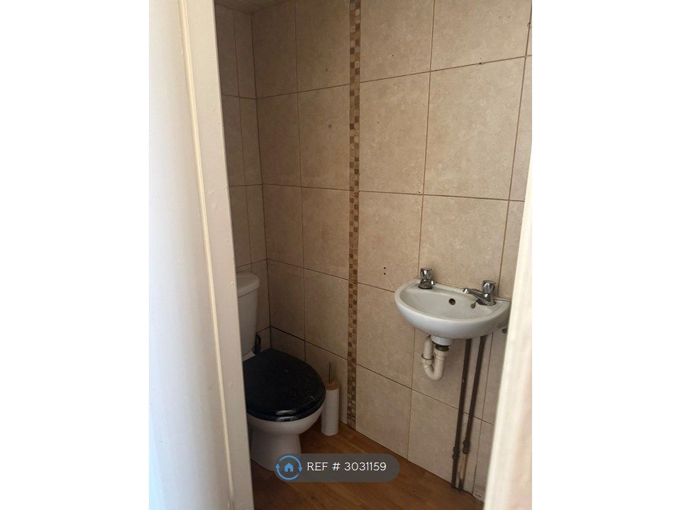 Property photo 2 of 6 Shower Room
