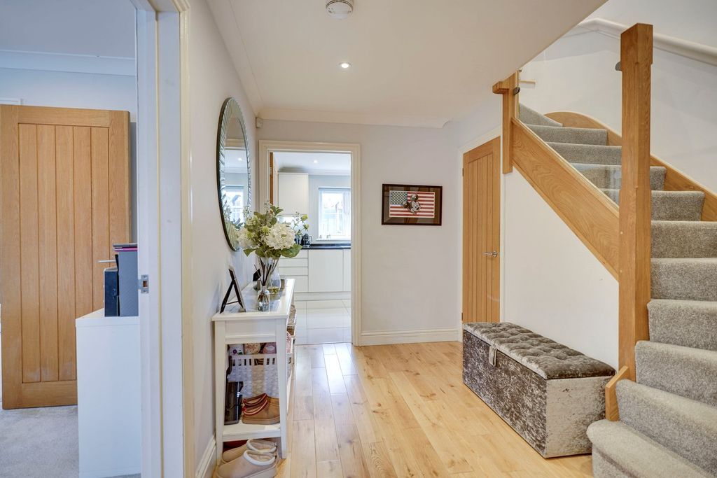 Property photo 2 of 25