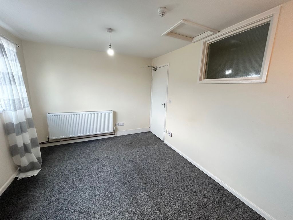 Property photo 3 of 10 Living Area