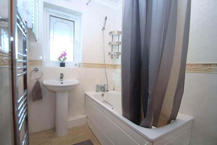 Property photo 2 of 17 Bathroom