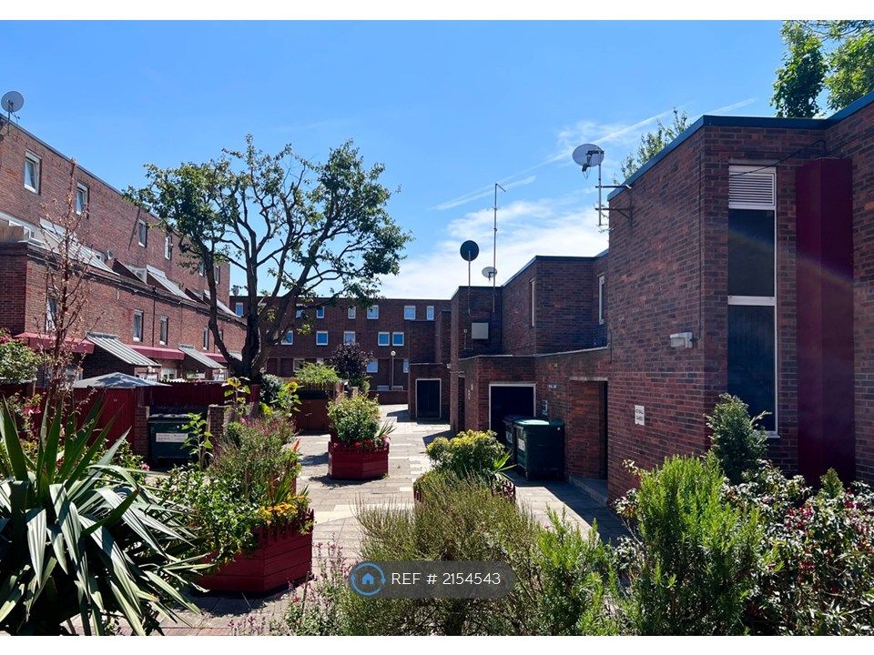 Property photo 2 of 17 Communual Courtyard