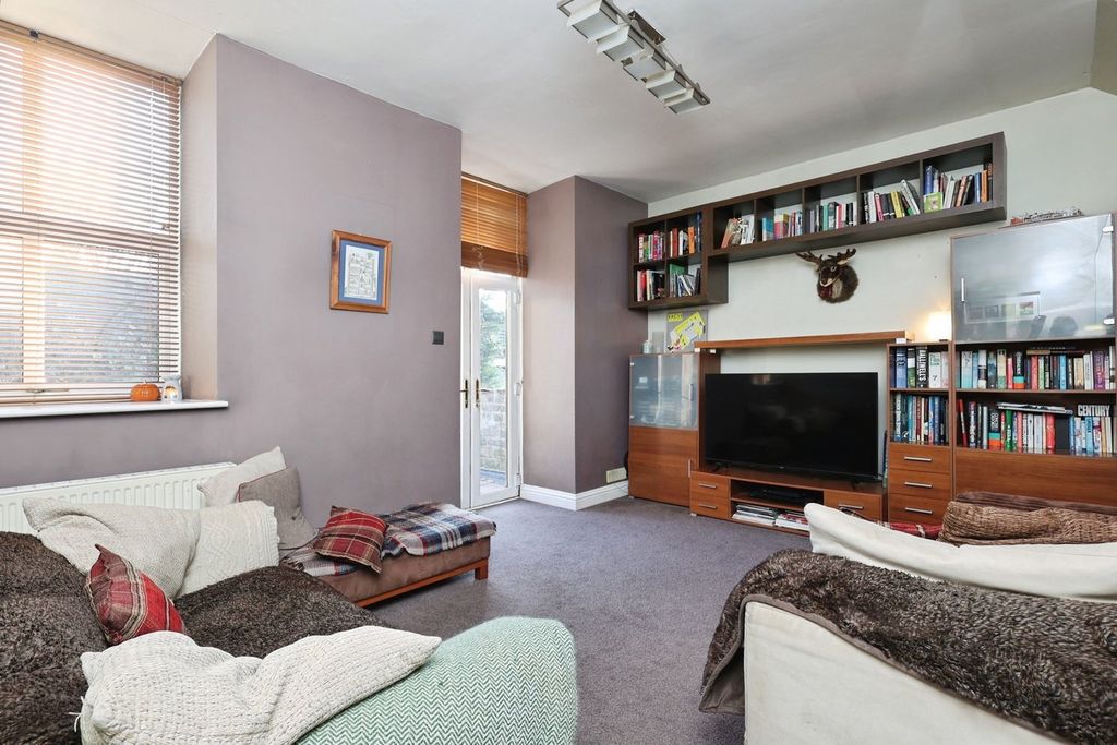 Property photo 2 of 21