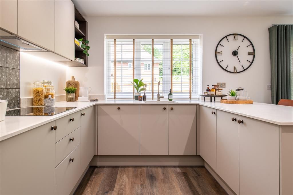 Property photo 3 of 11 Kitchen