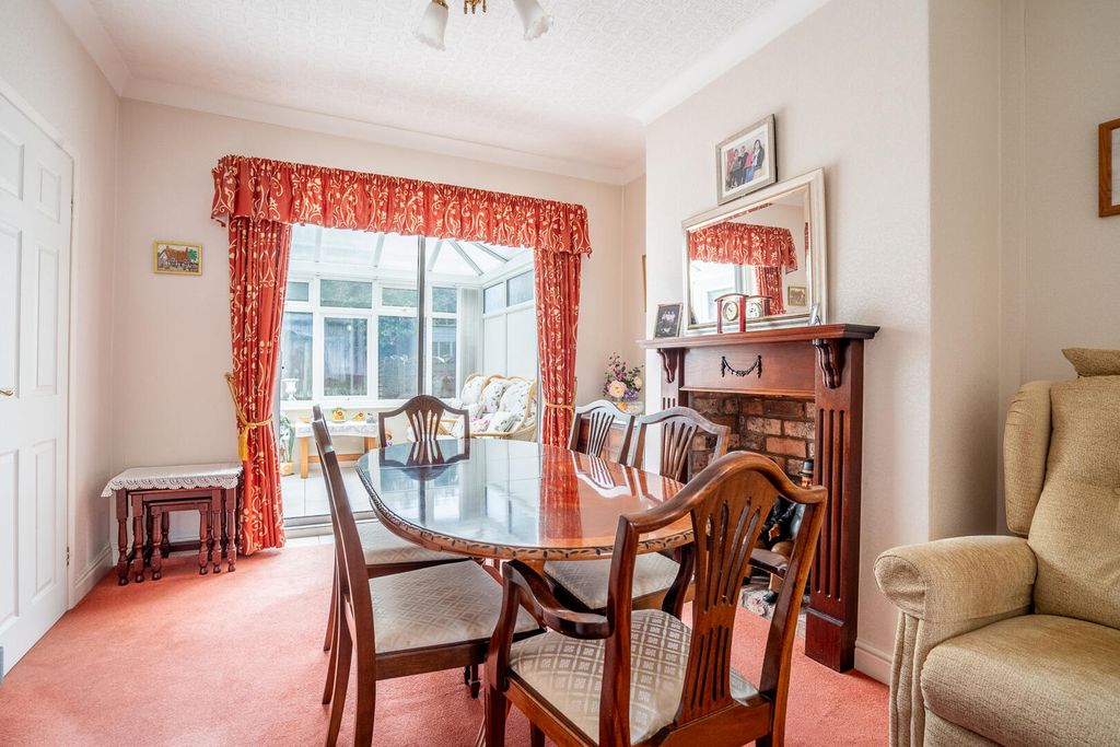 Property photo 3 of 14 Dining Room