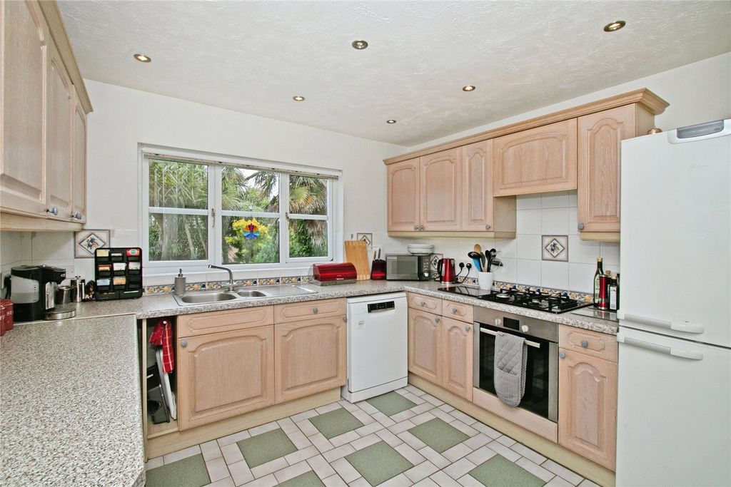 Property photo 3 of 29 Kitchen