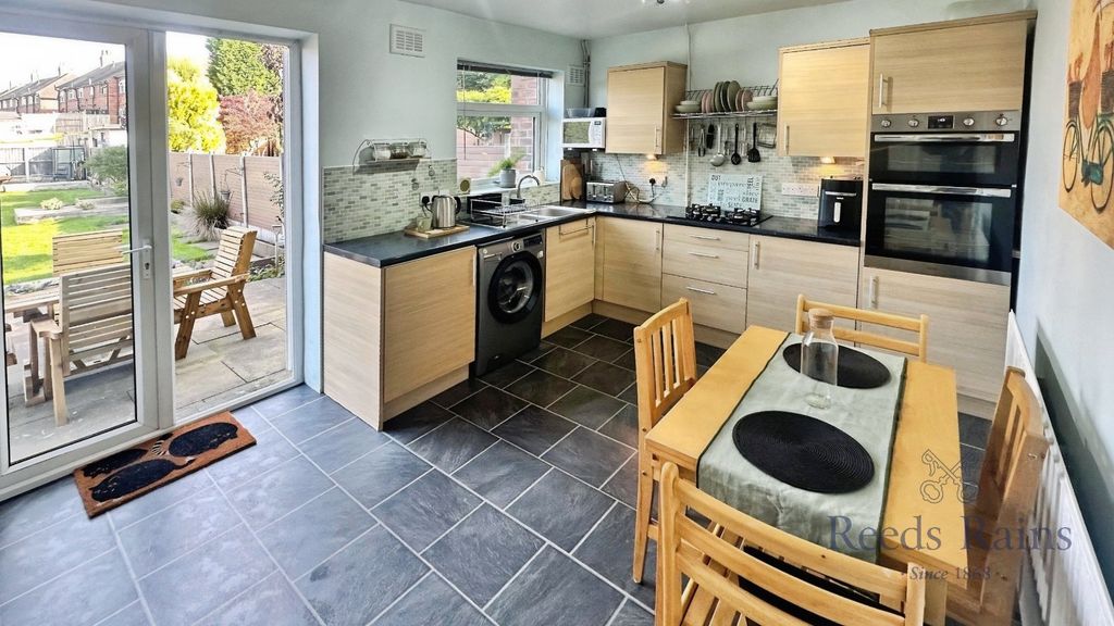 Property photo 3 of 14 Dining Kitchen