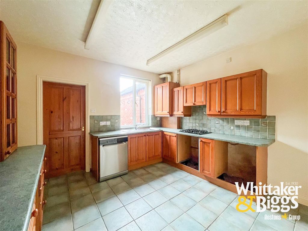 Property photo 3 of 19 Kitchen