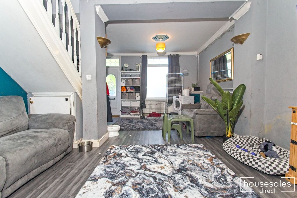 Property photo 2 of 10